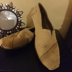 Toms